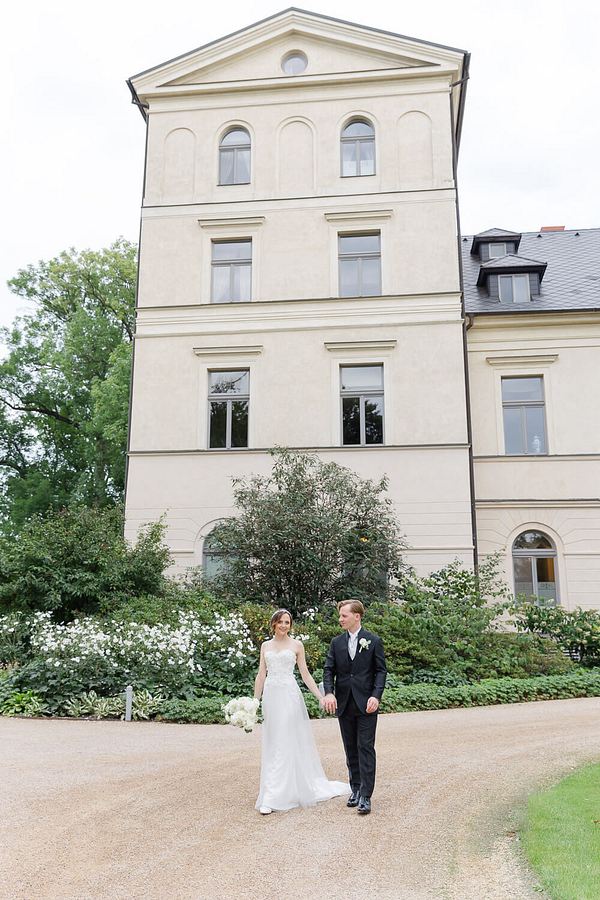 Prague wedding in Chateau Mcely - photo 8
