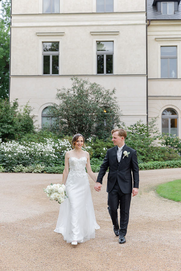 Prague wedding in Chateau Mcely - photo 2