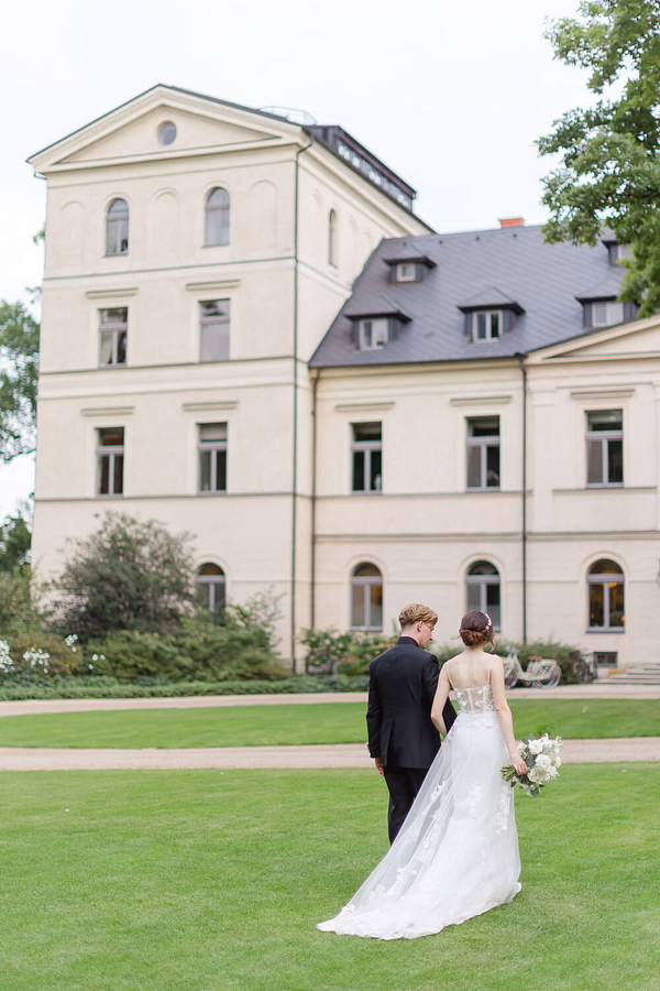 Prague wedding in Chateau Mcely - photo 13