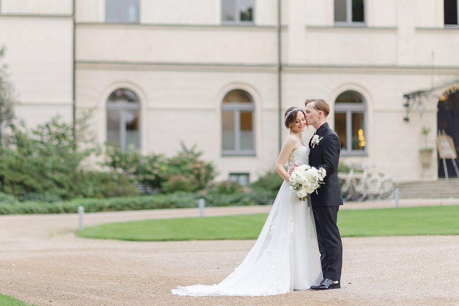 Prague wedding in Chateau Mcely - photo 3