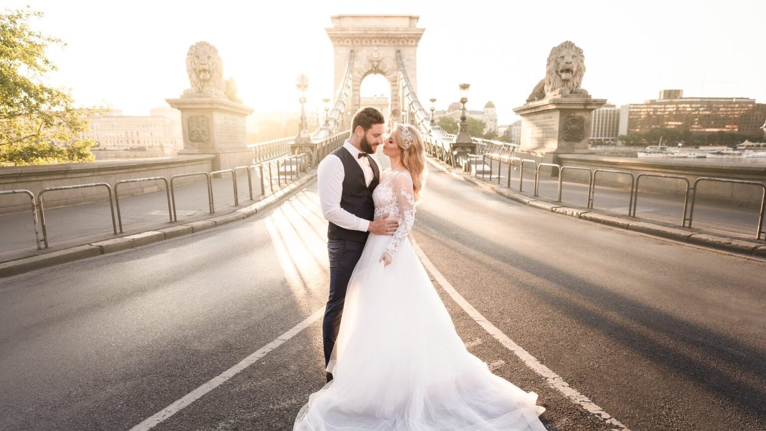Budapest Wedding Photographer Chain Bridge Pre Wedding Pictures 001 1536x864